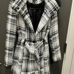 IZ BYER pea coat white and black pleated belted faux fur hood edge check pattern